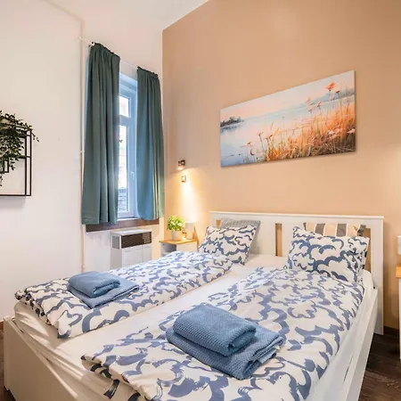 2br Party District K29 Apartament